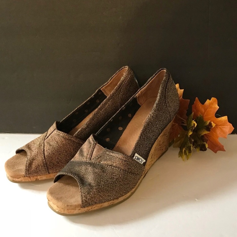 TOMS wedge sandal, gold brown metallic like new
